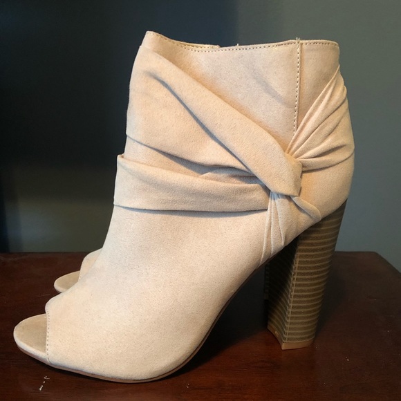 JustFab Shoes - EUC Open Toe Heeled Booties